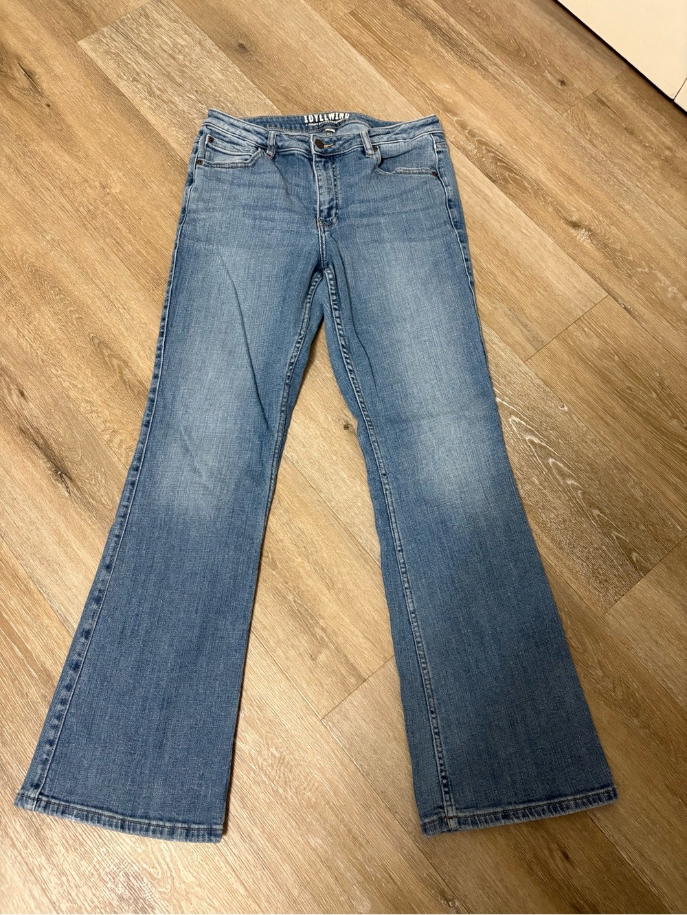Idyllwind Women’s Light Wash Flare Jeans Size W12x L32
